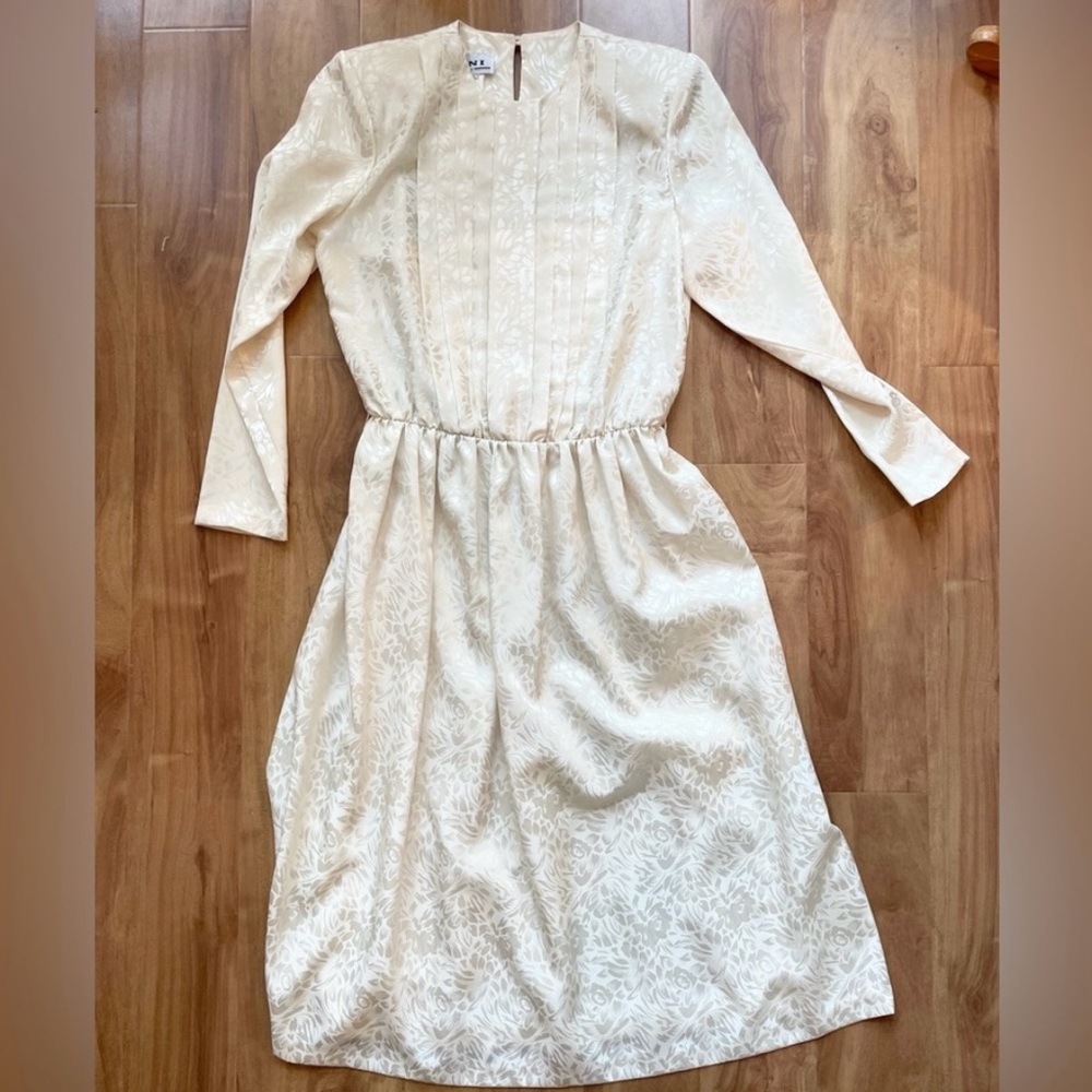 Lovely Vintage 'Toni petite' White on White Iridescent Semi Formal Midi Dress